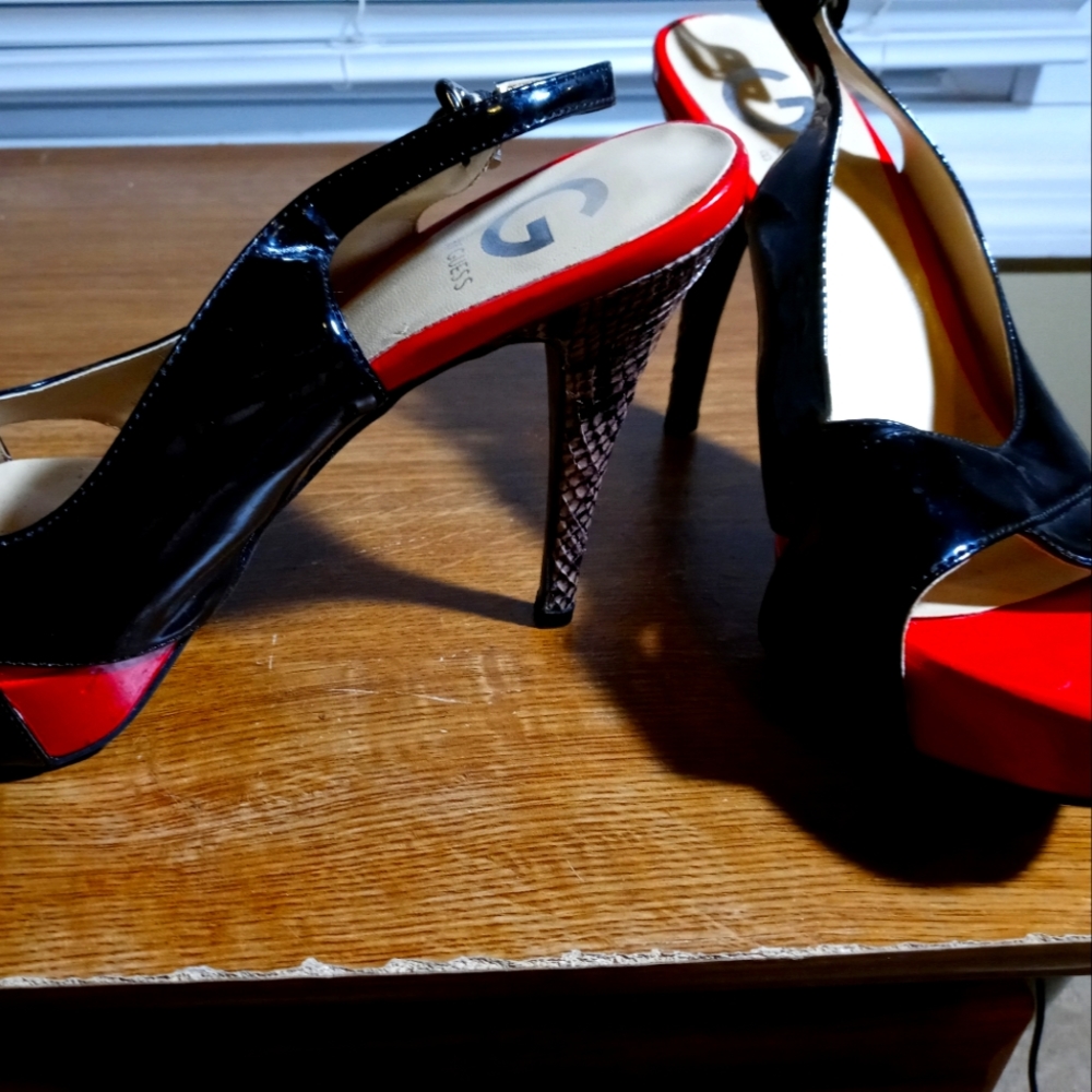 "Guess" super sexy leopard pumps